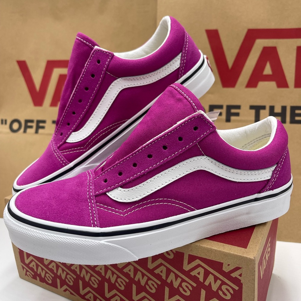 Vans Men’s Old Skool
Fuchsia Red/True White Sneakers 
VN0A5KRF8ZV - Picture 6 of 16